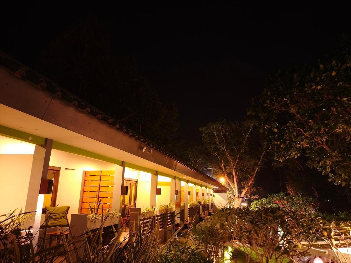 Javacove Beach Hotel Batukaras Экстерьер фото